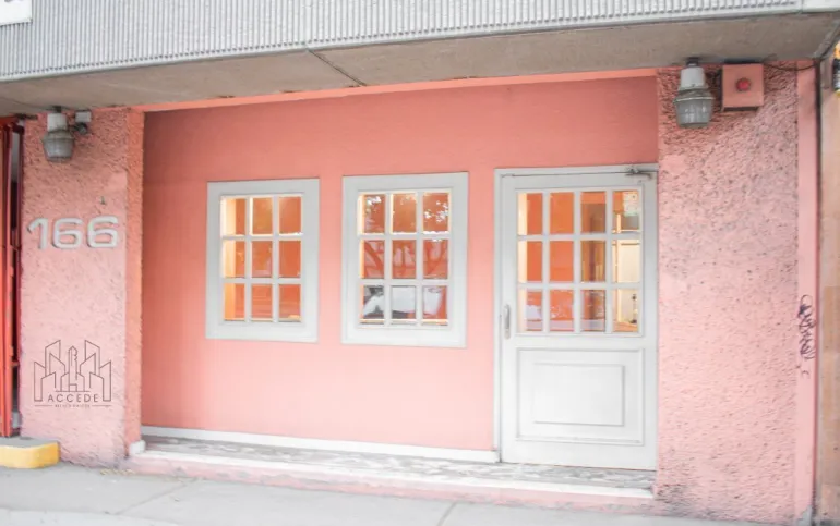 Local comercial en avenida principal frente a Condesa