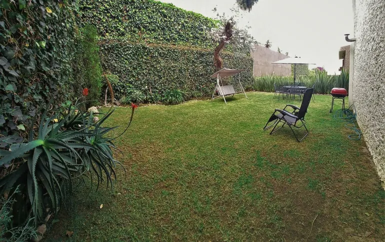 Casa amplia y luminosa en lo más seguro de Paseo de Las Lomas