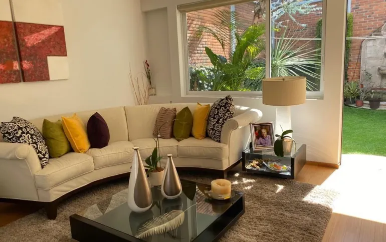 CASA EN CONDOMINIO CON JARDÍN PROPIO