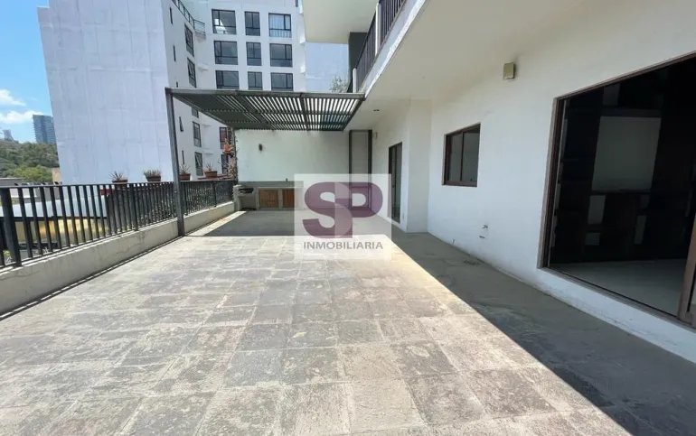 CASA EN VENTA FRENTE A CASETA DE POLICÍA
