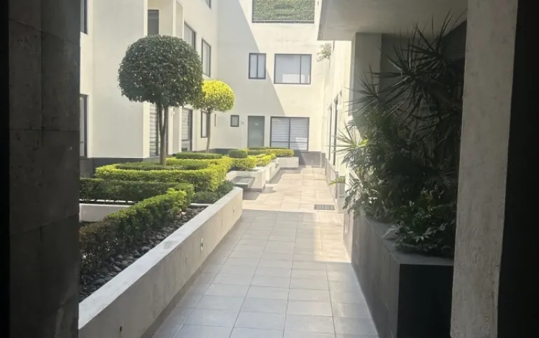 Departamento a media cuadra de av Universidad Mayorazgo