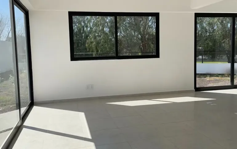 Venta amplio departamento en planta baja con jardin,   El Condado, Querétaro.