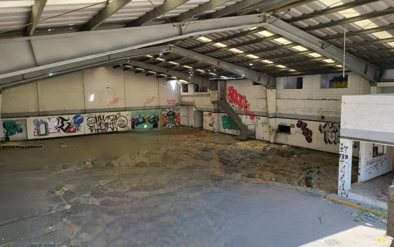 Local comercial en esquina Periférico Sur