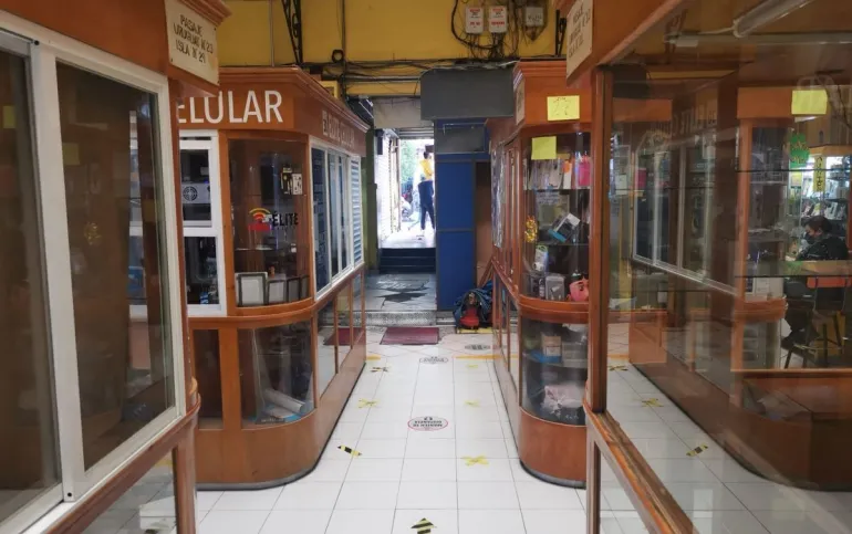 Locales en Rep. del Salvador y Uruguay desde 1m x 1.16 m hasta 8.80 m x 4.55 m