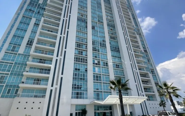 Amplio  departamento en venta/renta (solo ejecutivos) en   Juriquilla towers