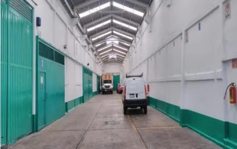 UBICADISIMA BODEGA EN RENTA CERCA DEL  AEROPUERTO