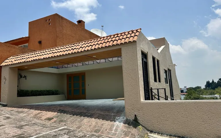 Increíble Casa Remodelada con Vista Espectacular en Bosques de Las Lomas
