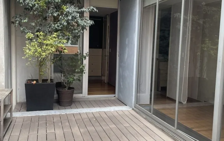 Departamento con amplia terraza en la calle de Irapuato.