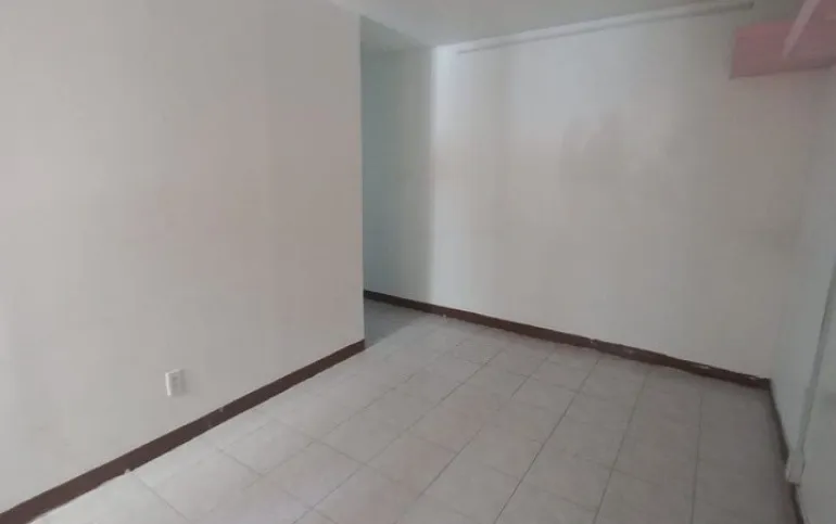 EXCELENTE LOCAL, OFICINA O CONSULTORIO  DENTRO DE UNA MINI PLAZA