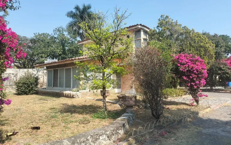 Xochicalco - Casa en Venta más terreno