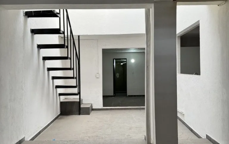 EXCELENTE CASA CON LOCAL Y GARAGE