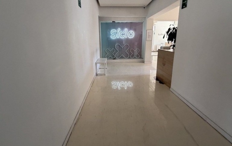 Se renta local  comercial en plaza con vigilancia  Altavista 147