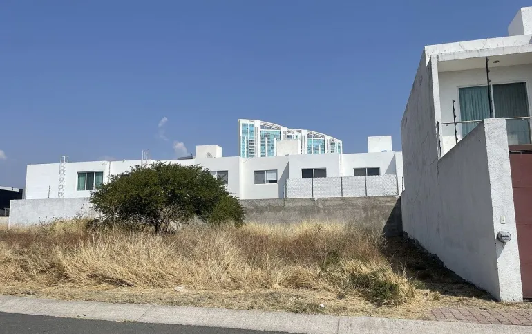 Terreno en venta en calle tranquila, Valle de Juriquilla II, Querétaro