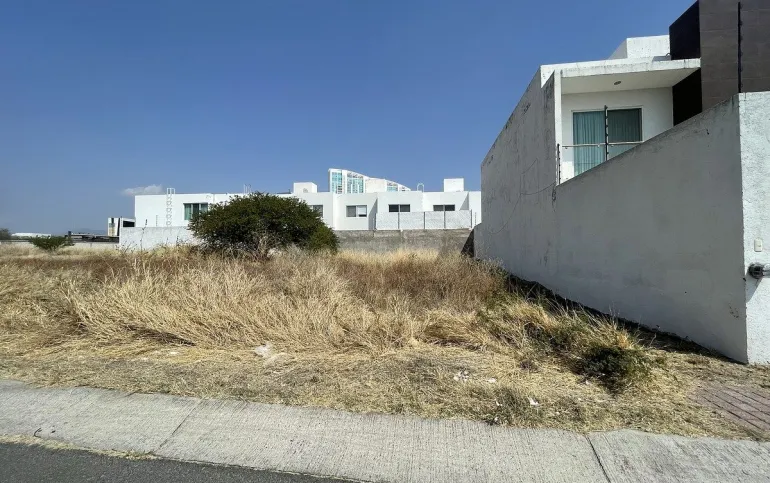 Terreno en venta en calle tranquila, Valle de Juriquilla II, Querétaro