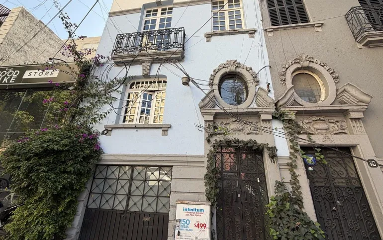 CASA DE ÉPOCA EN VENTA  EN LA ROMA NORTE!!