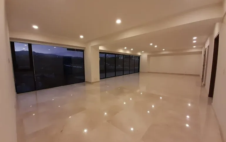 Venta Espectacular Pent House con Terrazas  en Lomas Country