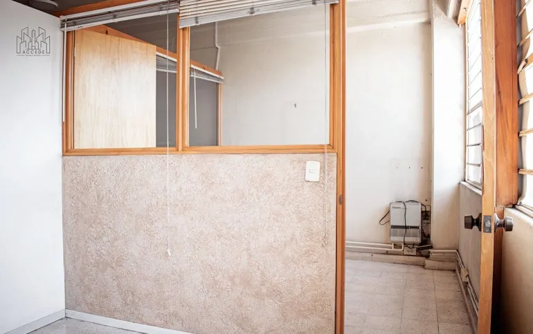¿Buscas oficina con baño propio y gran ubicación? Local de 75m2 en Nauc. Centro