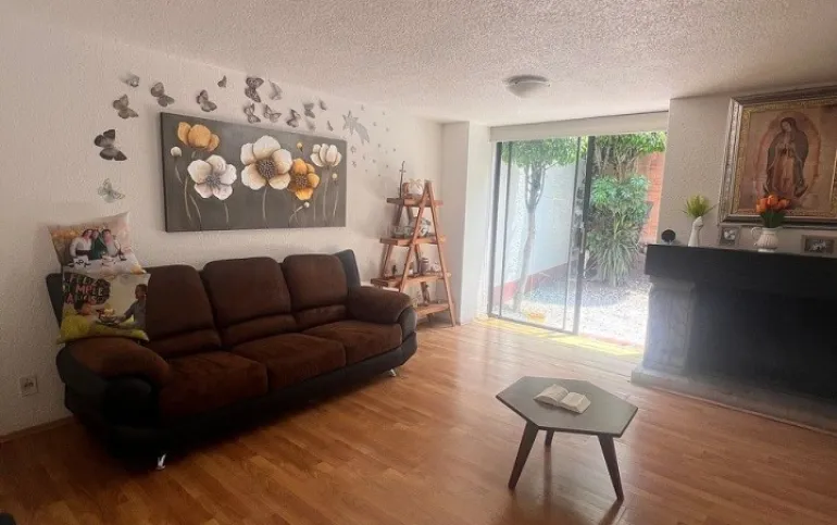 SE RENTA CASA EN CONDOMINIO MUY ILUMINADA