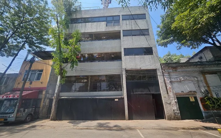 Edificio de oficinas en renta
