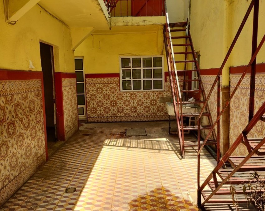 Excelente precio casa para remodelar con 4 departamentos cerca del Aeropuerto