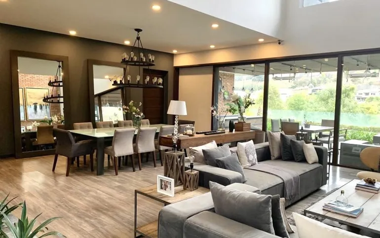 CASA en VENTA o RENTA en Privada dentro de Bosque Real con jardín, terraza y alb