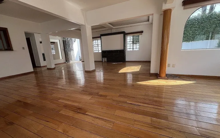 Baja de precio Lomas de Chapultepec casa con uso comercial en Renta